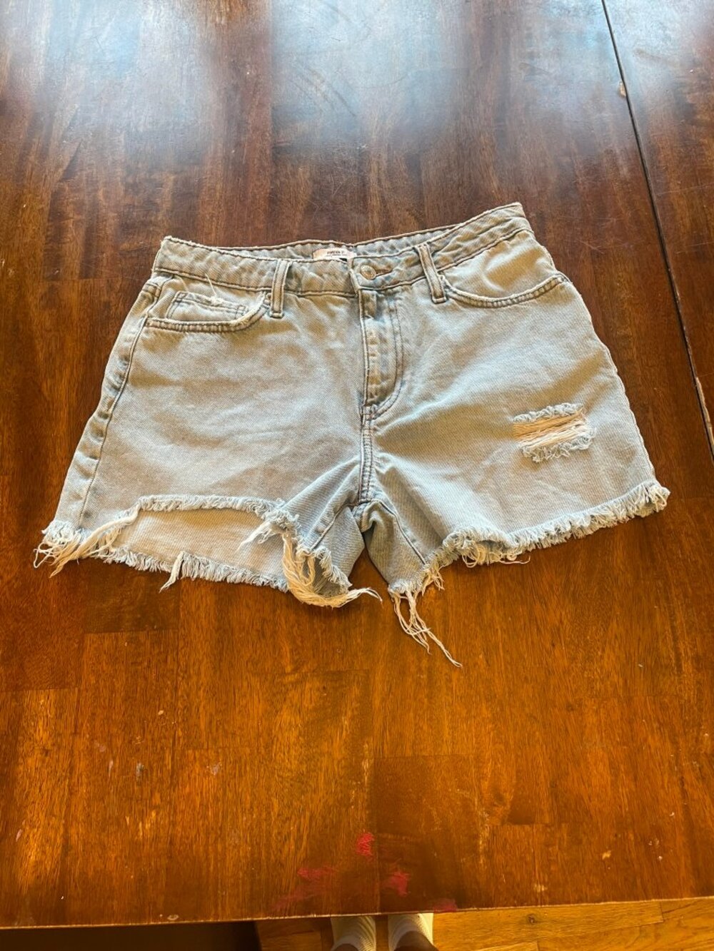 Forever 21 Distressed Light Wash Denim Shorts Frayed Hem Size 26